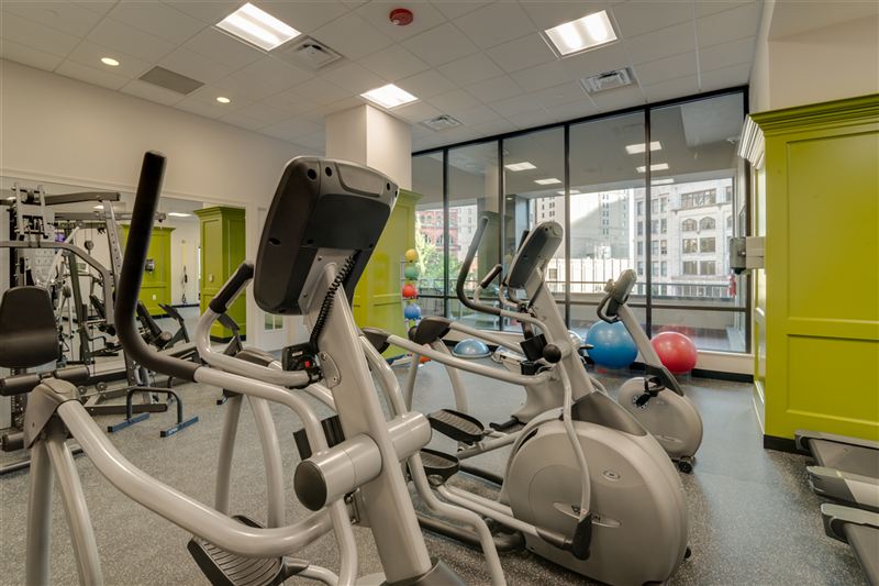 A picture of fitness equipment in a small room