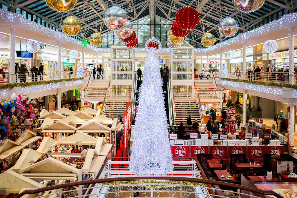 New Consumer Behaviors Drive Change in Holiday Retail Sector