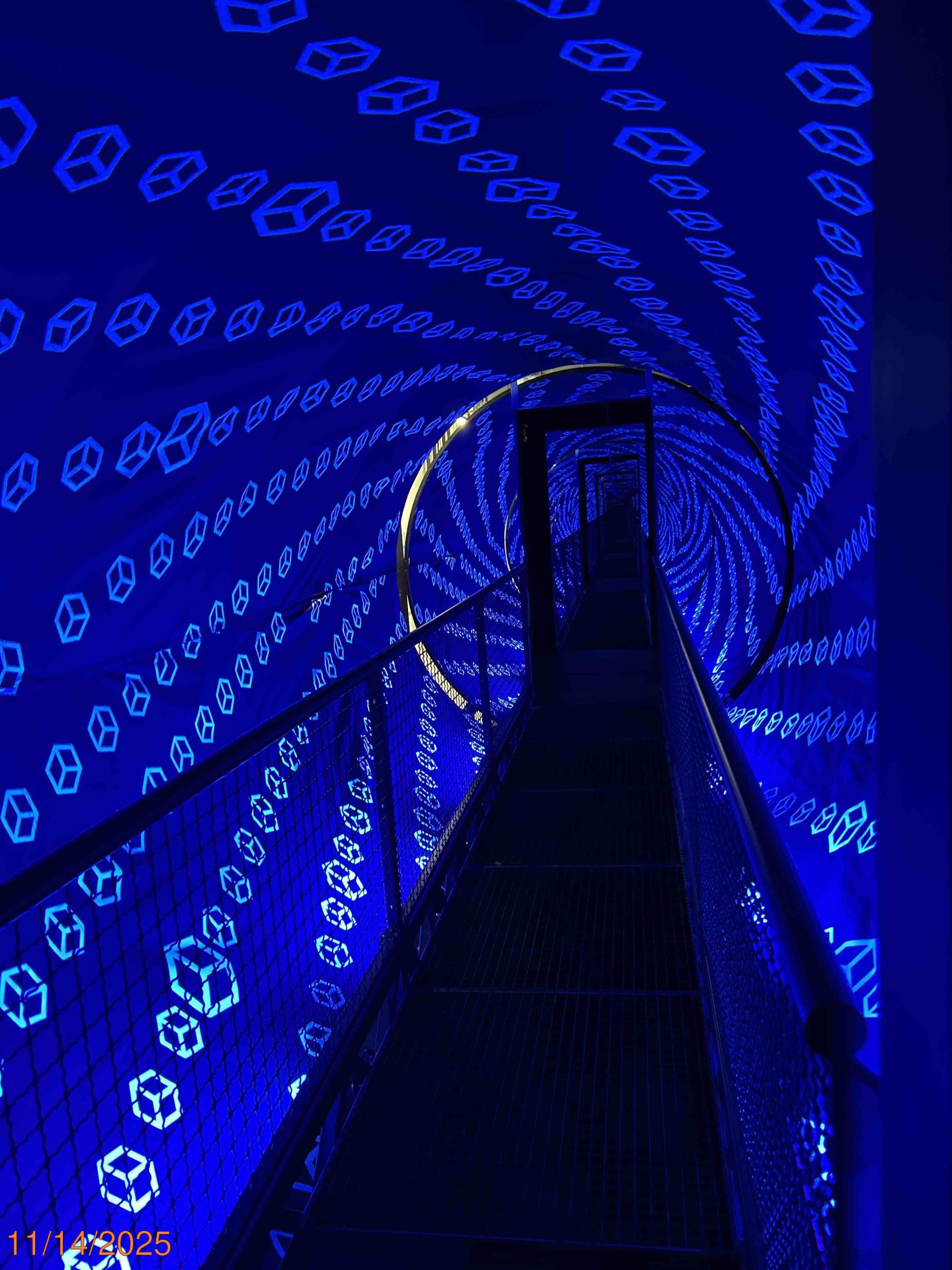 Vortex illusion room